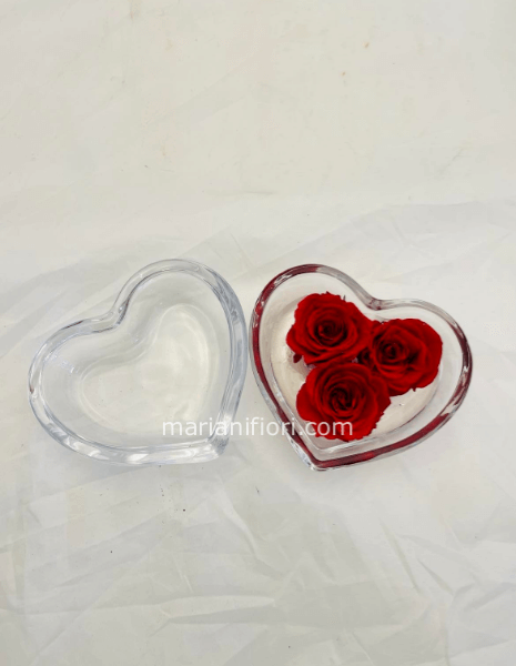 Cuore in vetro di 3 rose stabilizzate