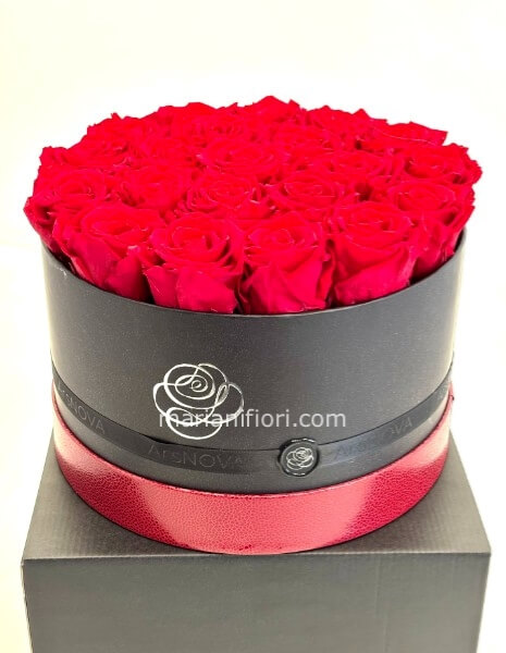 Box di 21 rose stabilizzate cappelliera rossa e nera