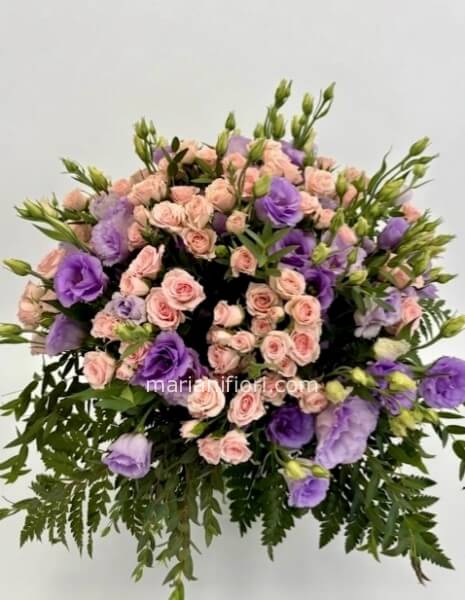 Delicato con rose e lisiantus